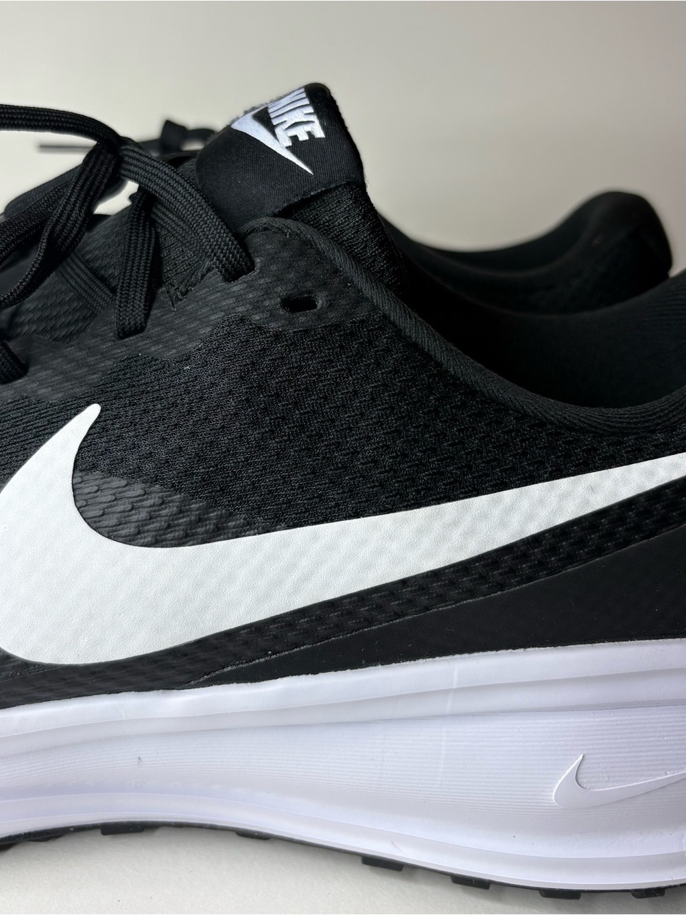 Nike Revolution 8 Wide Men’s 11.5 Black White Running Shoes HQ1996-001